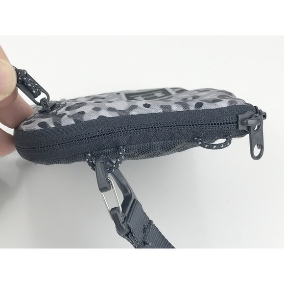 Under Armour Crossbody Bag Pouch Clutch Set Leopard Print Women's Gray Black - Picture 6 of 16
